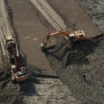 Excavation à sec et construction des digues