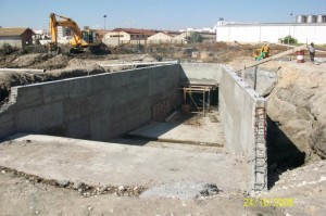Travaux de construction du canal de drainage